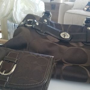 Like New!! Coach purse and wallet